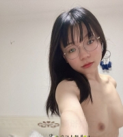 蕾拉 158.43.C.19歲    色色的貧乳學生妹