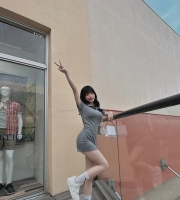 美腿學生妹 萱萱  身材：164cm D奶 21歲 47kg